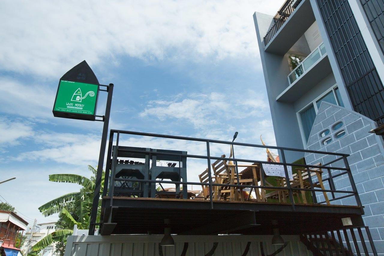 White Monkey Guesthouse Phetchaburi Exterior photo