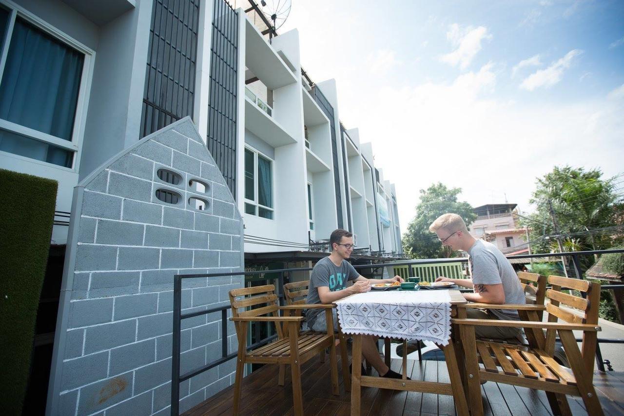 White Monkey Guesthouse Phetchaburi Exterior photo