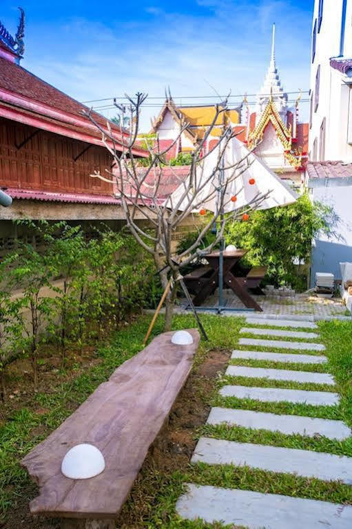 White Monkey Guesthouse Phetchaburi Exterior photo